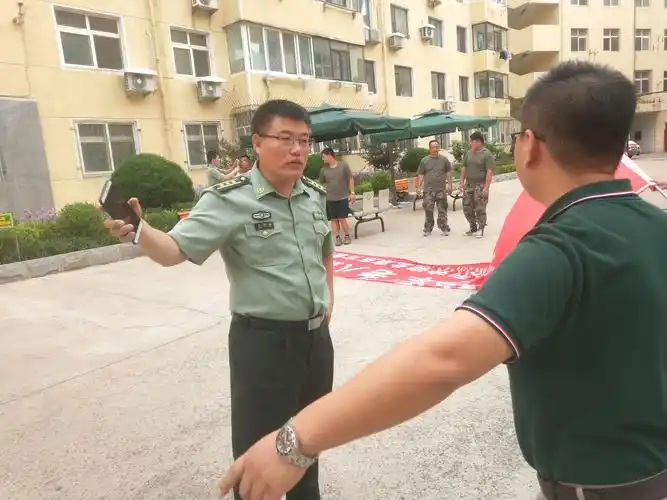 东方毅团队慰问辽宁省军区大连第二离职干部修养所