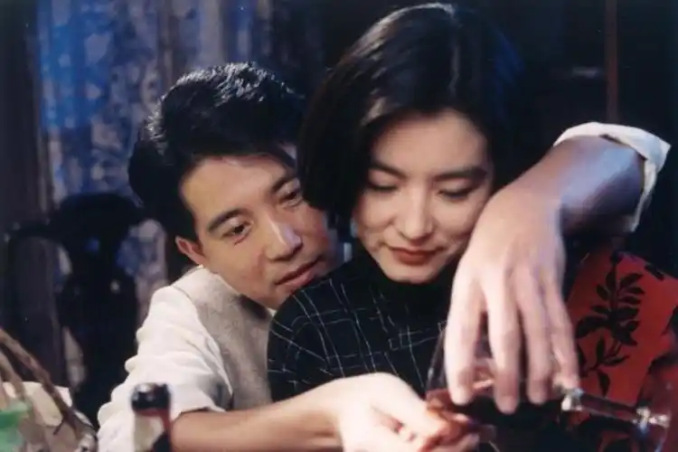 林青霞与秦汉当年主演《滚滚红尘》.(互联网)