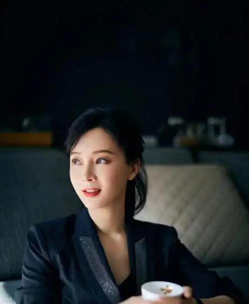 演员陈数:表示不会再生孩子,把继子当亲生的养