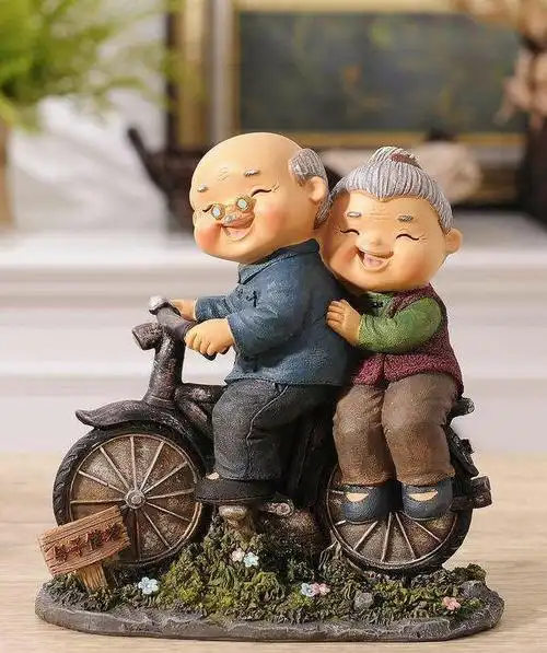 思前想后,唯一的出路就是我和老伴儿独守空巢.