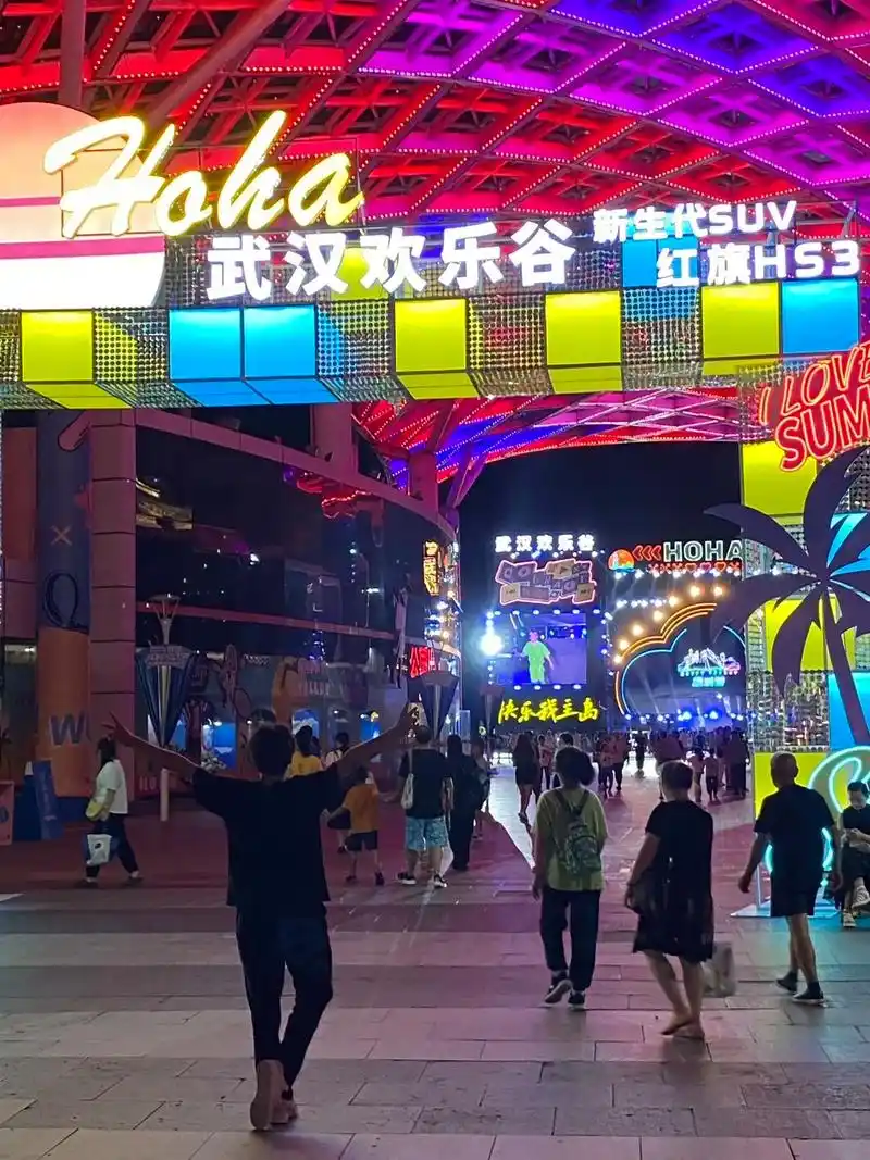 总要去一趟欢乐谷hoha音乐节吧!约上闺蜜一起来打卡武汉ho - 抖音