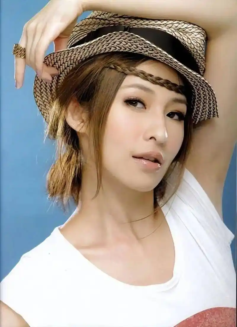 脱相到认不出!43岁萧亚轩被榨干精气,又老又虚