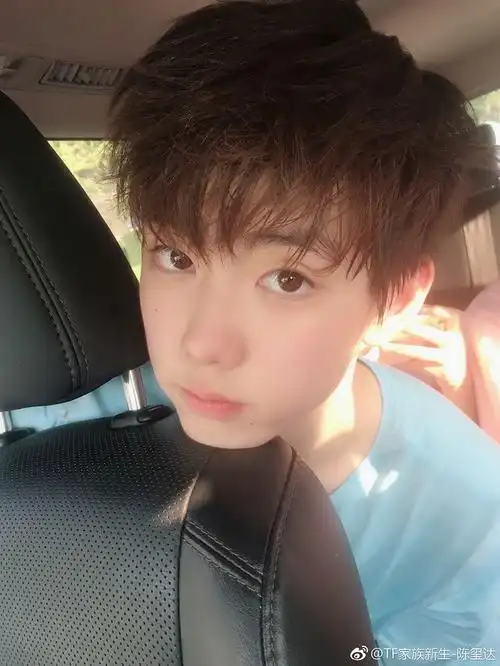 南京,暖色系,游泳运动员,13岁180大长腿.@tf家族新生—陈玺达