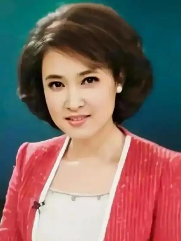 央视主持人桑晨:21岁进央视,走红28年零绯闻,丈夫身份如今成谜