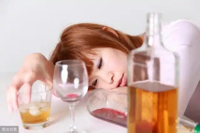为啥有的女性喝酒很爱哭?_尚可名片