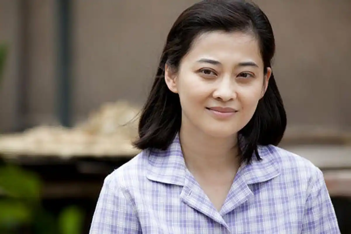 人到中年的梅婷真的很幸福,经常和老公一起健身锻炼.