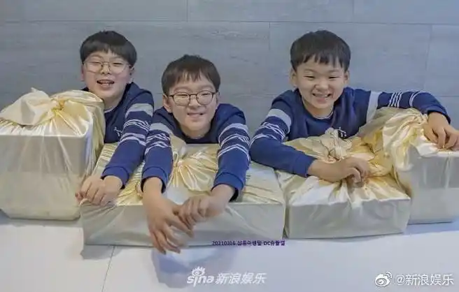 宋家三胞胎9岁生日合照