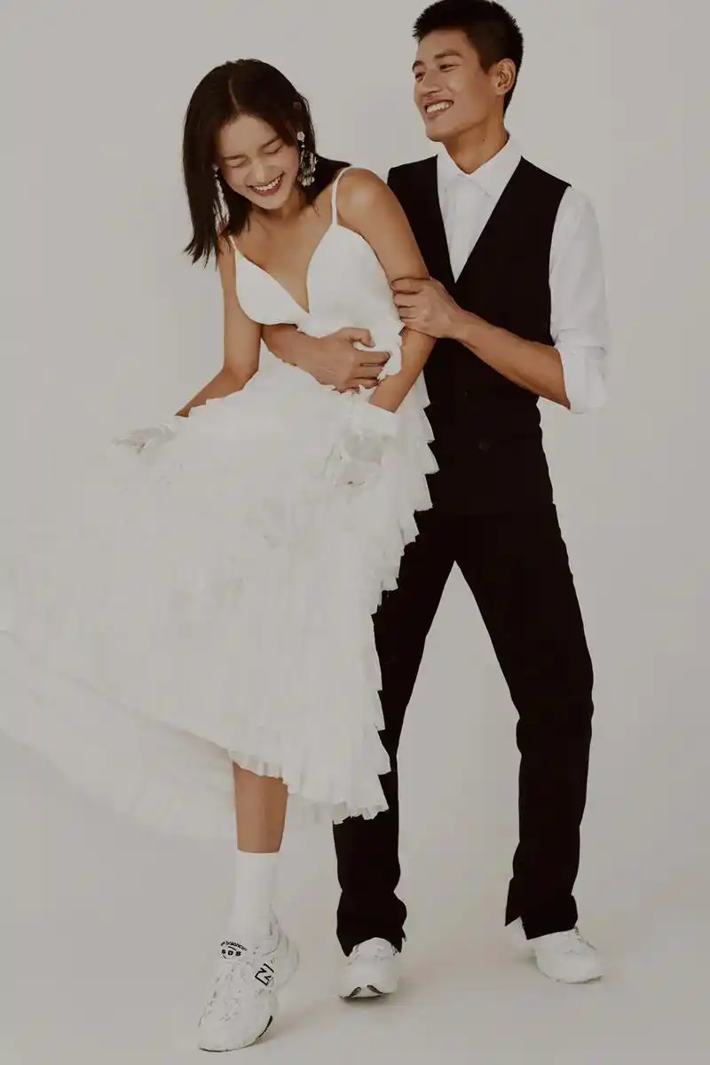 温州婚纱照-杂志风格婚纱摄影时尚 节约 个性 潮牌结婚照 - 抖音