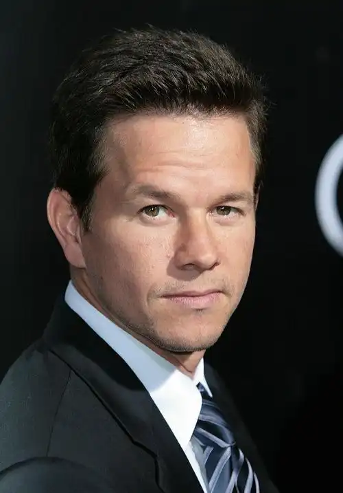 好莱坞男星蹭热度结果被扒黑历史,心虚删改资料,却已被网友截图