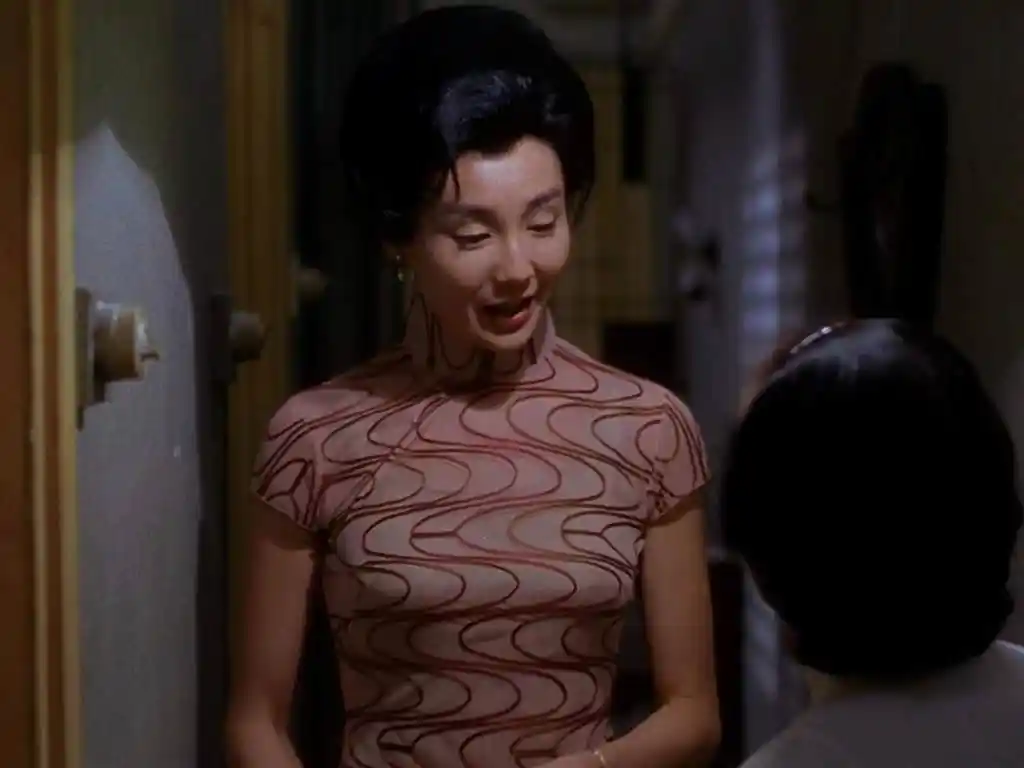 《花样年华》张曼玉的21件旗袍:看一眼就沦陷,穿旗袍只服张曼玉