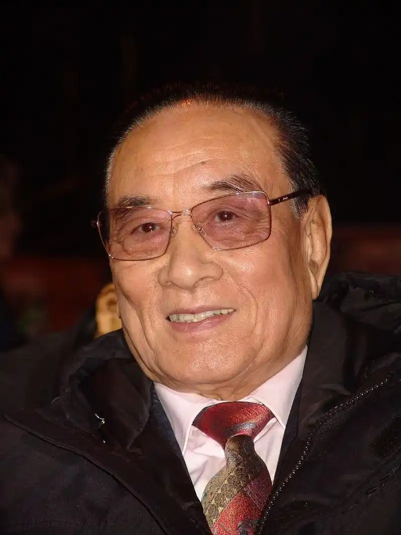 在娱乐界的大明星中,有一位备受瞩目的演员,他就是庞学勤.