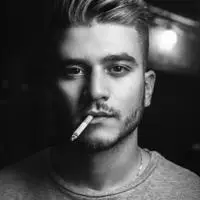 欧美抽烟男头像霸气正在抽烟的男人图片