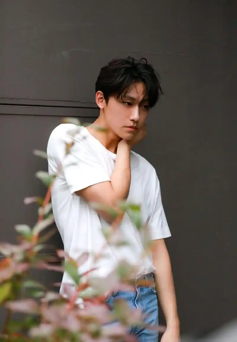 「李到晛」gq korea 11月刊 拍摄花絮照