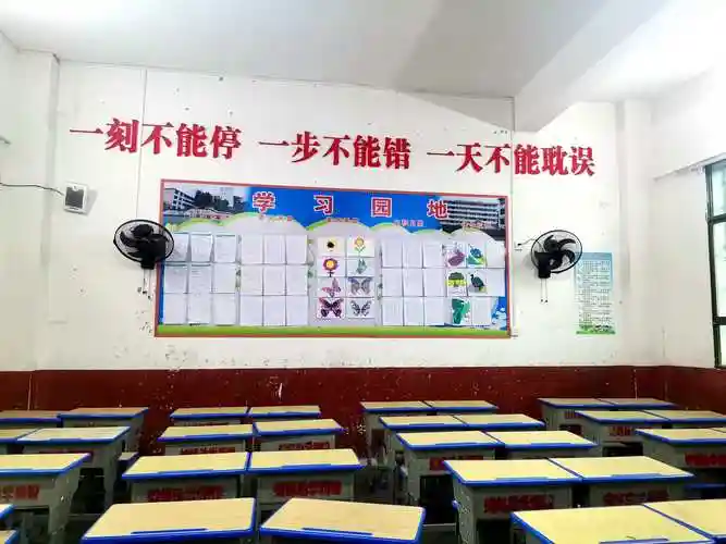 下江镇中心小学开展班级学习园地文化墙布置检查评比活动
