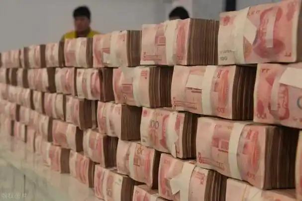 另外,要提取3000万元现金并不容易,根据权威数据,一张100元面值的人民