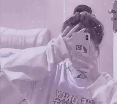 用手机遮住脸的头像