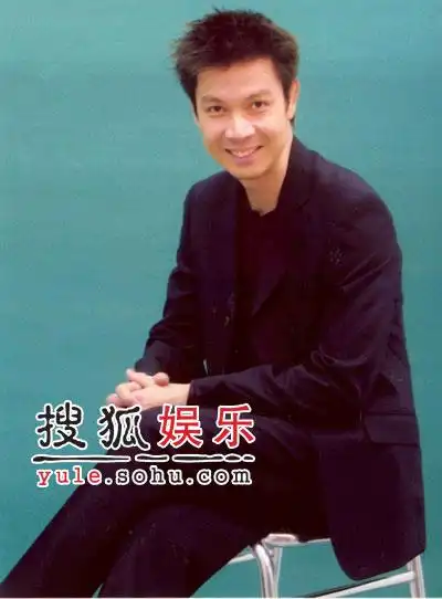 主持人简介梁荣忠