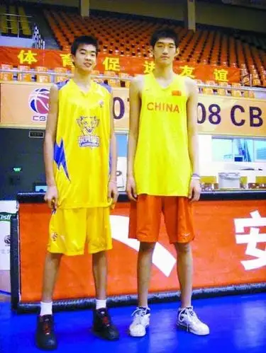 李慕豪 身高2米17 男篮未来之星-搜狐体育