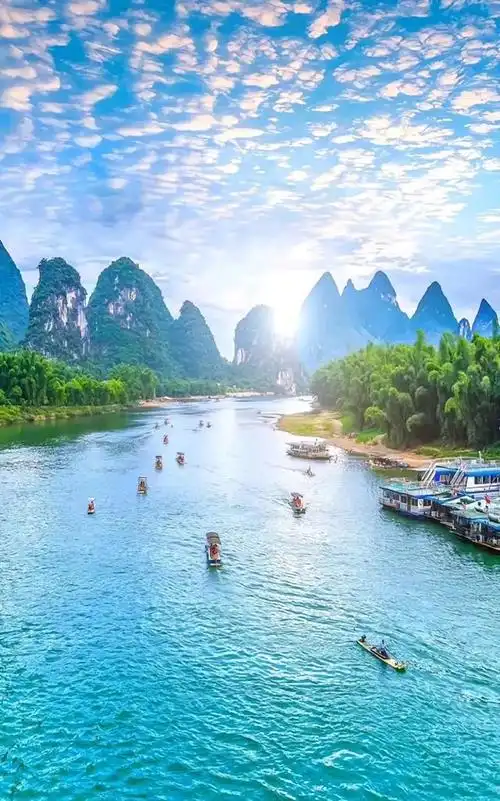 桂林,一个位于祖国广西地区的城市,以其独特的山水风光闻名天下.