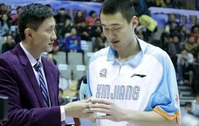 阿联内线搭档已废 他真能成争冠拼图吗?_苏伟