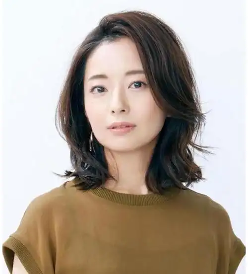 告别这几种常见发型,让自己变得优雅又知性.