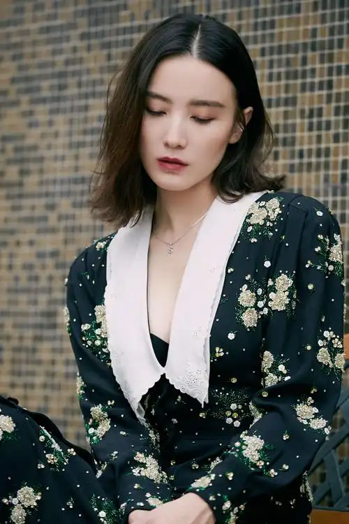 宋佳出席2019南方电影盛典凭风雨云斩获年度女主角