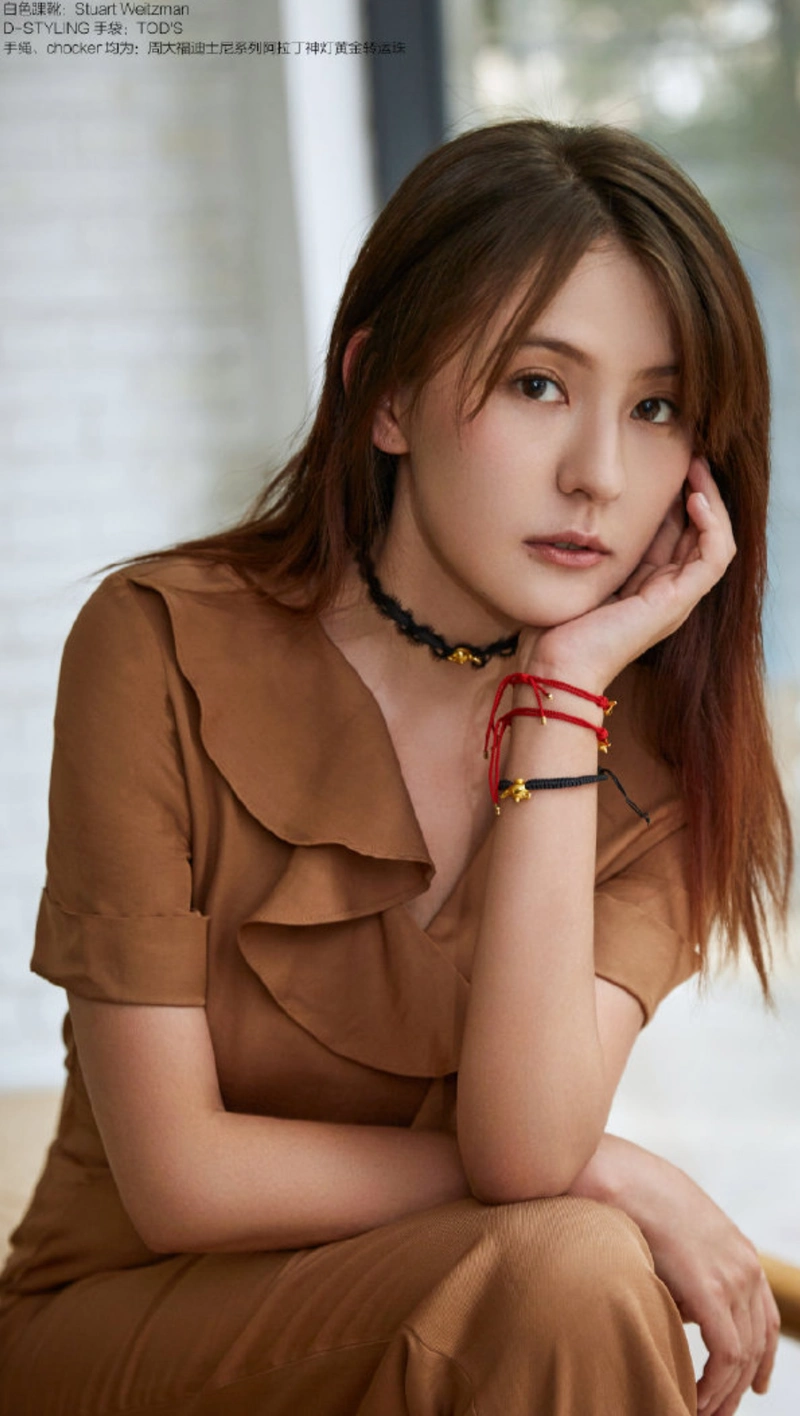 热依扎唯美迷人写真,这颜值气质太好了,春风十里不及你的美色