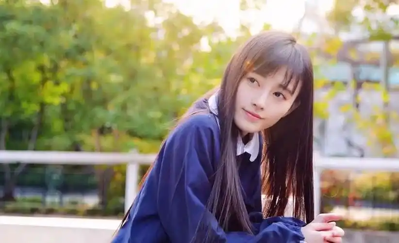 刚刚看到鞠婧祎13-16岁的照片,感觉她真的没整过容啊