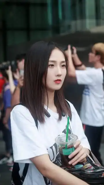 刘力菲超话 //0609中泰下班 k