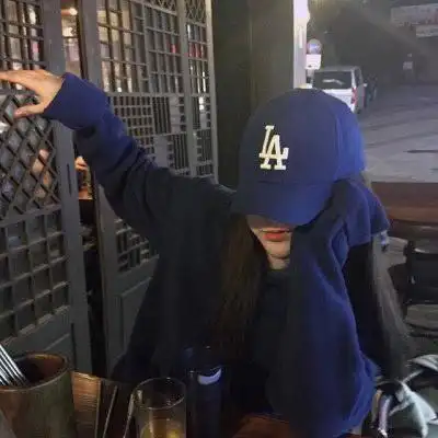 戴帽子要酷头像女,女生头像图片-回车桌面