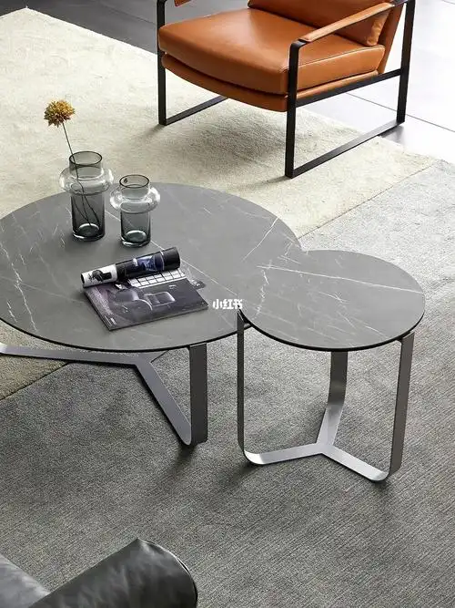 78这套极简风的茶几由一大一小组合而成,简约设计,适配于各种风格.