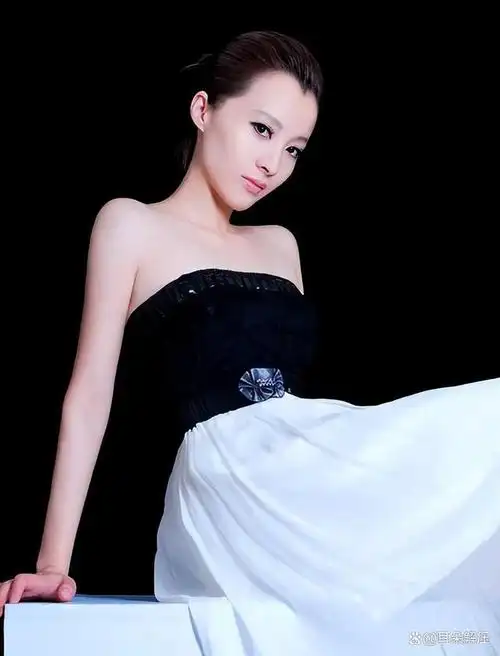 演员徐露:嫌丈夫不好看,婚后不要孩子,如今19岁女儿貌美如花