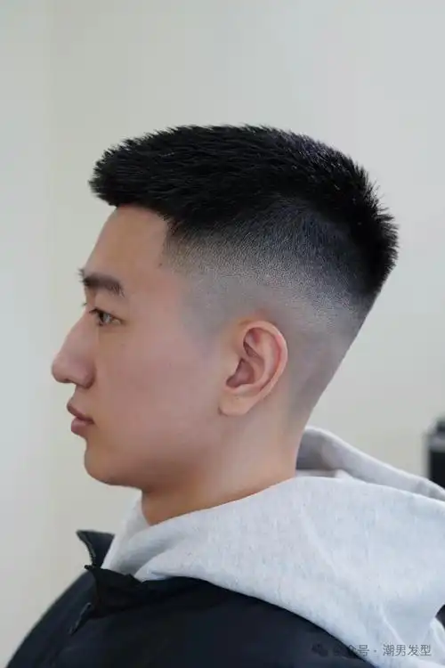 男生夏季"短发"怎么剪才帅?试试这3款,剪完有型凉快又显年轻!