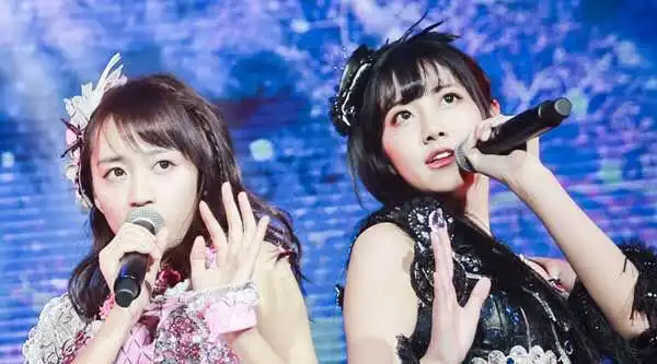 黄婷婷李艺彤现在关系 性格不同造成矛盾和误会