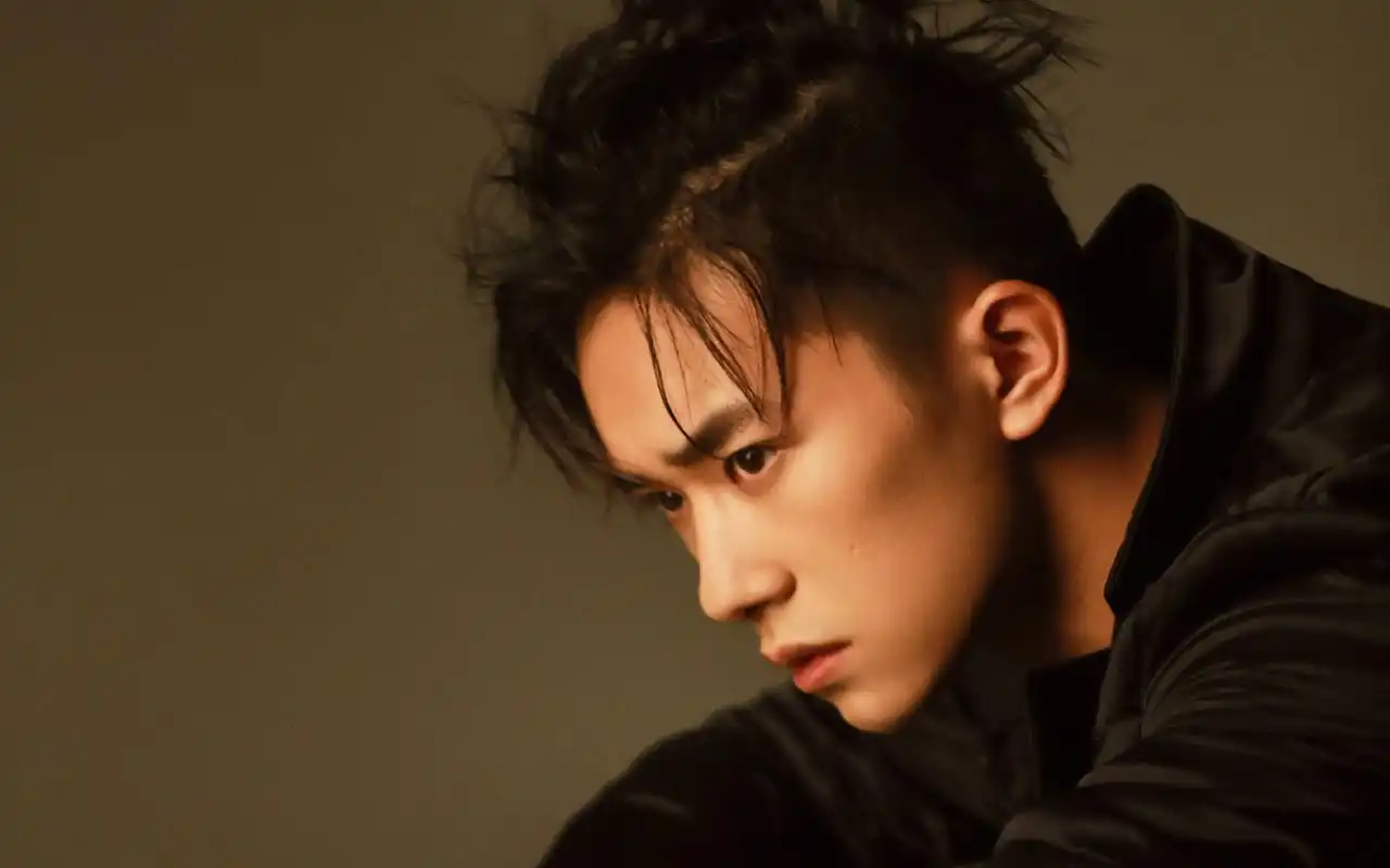 首页 桌面壁纸 大陆明星 易烊千玺杂志照片高清电脑壁纸 (6/ 9) 2018