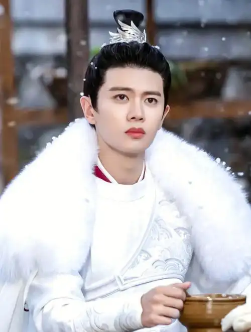 最近被任嘉伦帅到了