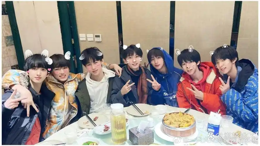 可惜你不磕风年,你不懂丁程鑫在镜头面前哭过两次,一次是因为马嘉祺