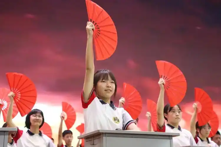 律动桌舞 减负趣学|衡水桃城中学八年级举行课桌手势舞比赛-欢迎访问