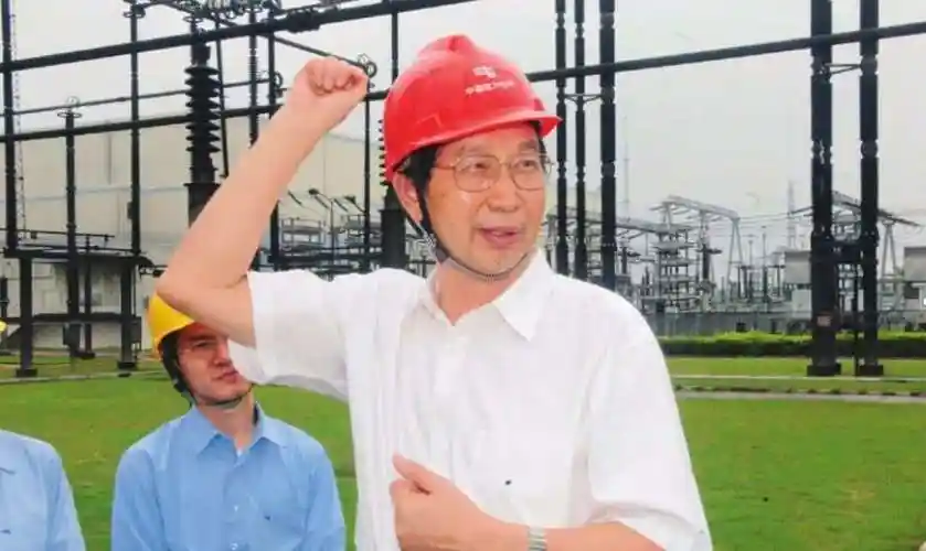 1955年他进入盐城中学读