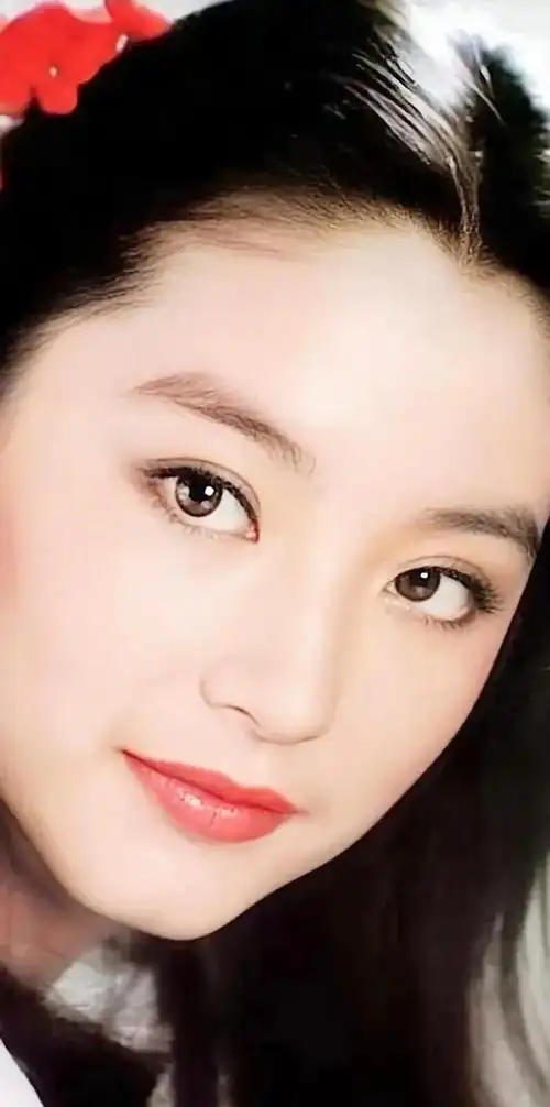 林青霞精湛的演技,优雅而美丽,惊艳迷人,气质迷人的写真美照!