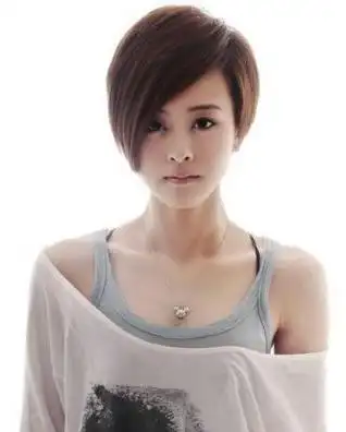 14岁初中女生发型图片比如下所示1空气感的整齐刘海