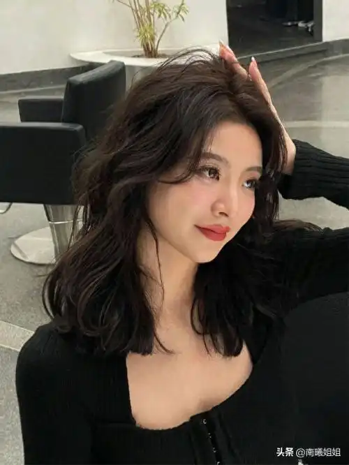 今年这3种"齐肩烫发"火了!比长发洋气,比短发显脸小,真美|发型|卷发|