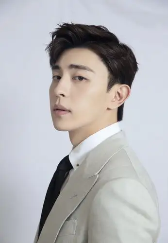 杨紫被邓伦吐槽拍吻戏前吃蒜,误把没素质当真性情?