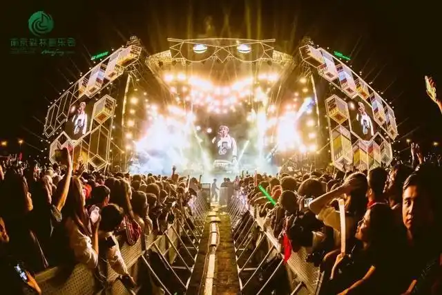 森林音乐节几乎每年都落地在方山音乐谷,还有时隔5年重回南京的草莓
