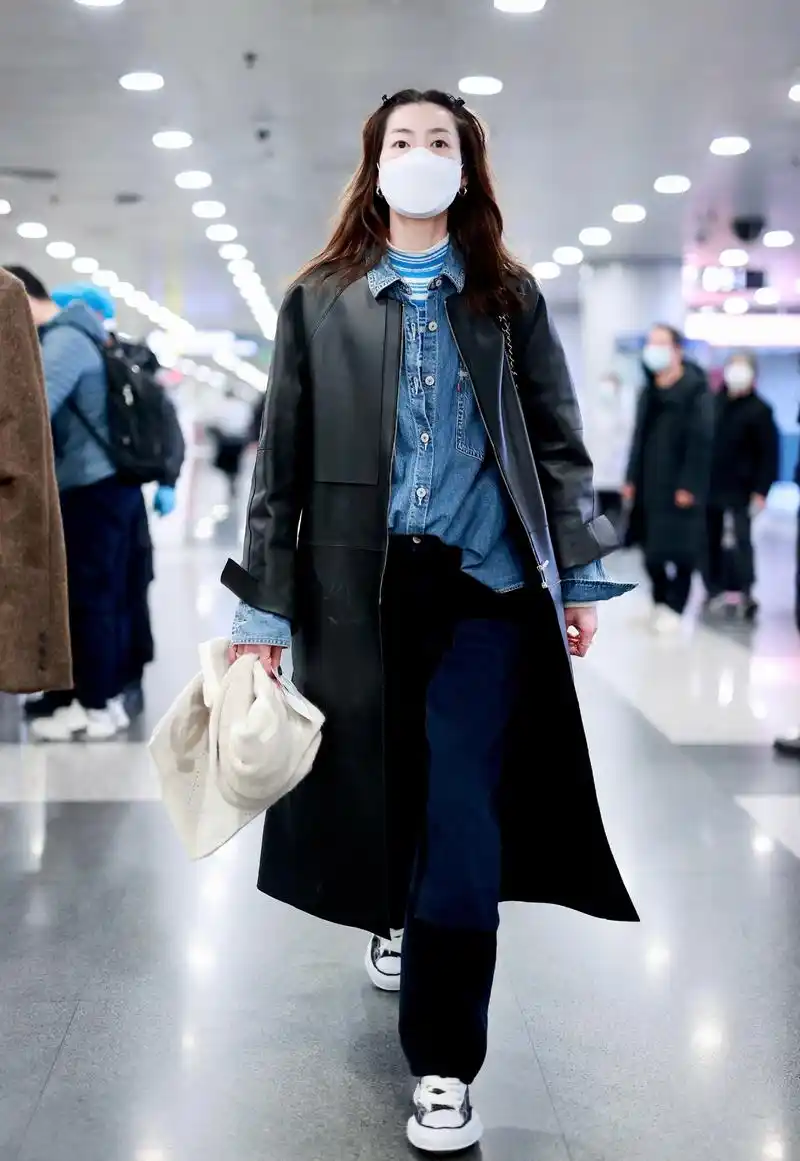一周女明星机场私服穿搭,你最喜欢谁的搭配风格呢?