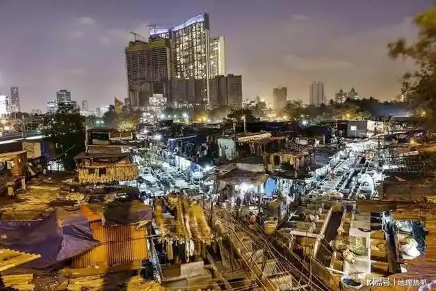 一边是灯红酒绿一边是百姓疾苦印度孟买凭什么和上海比