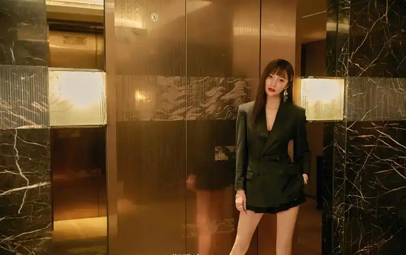 > 郑雅文西装短裙妩媚写真图片(5/7)