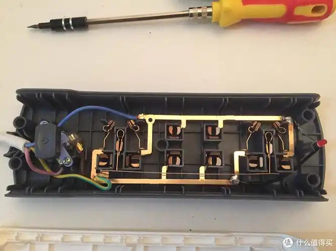 9块9包邮philips 飞利浦 四位五孔插排 简单拆解