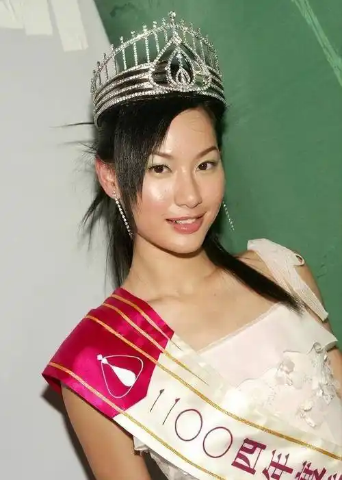 "最丑港姐"徐子珊:与吴卓羲激吻,惹张馨予开撕?