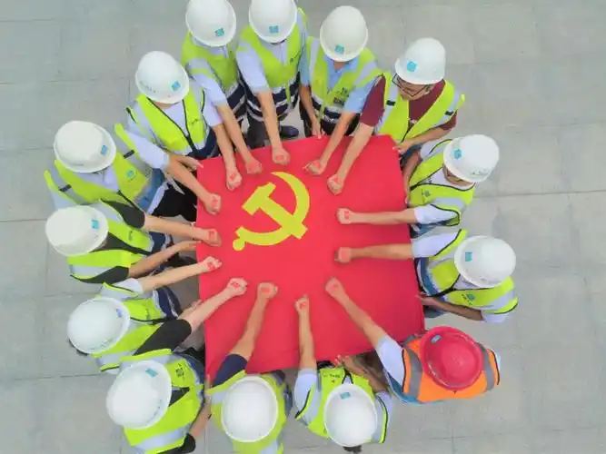 我和党旗同框|最红的党旗 最美的合影